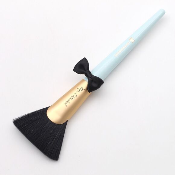 Too Faced Mr. Chiseled Contour Brush - Picture 3 of 7